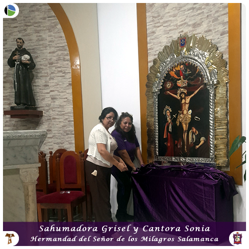 Sahumadora Grisel y Cantora Sonia arreglando la Imágen