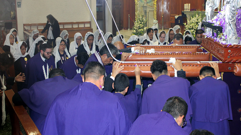 Oración en la Hermandad Señor de los Milagros Salamanca